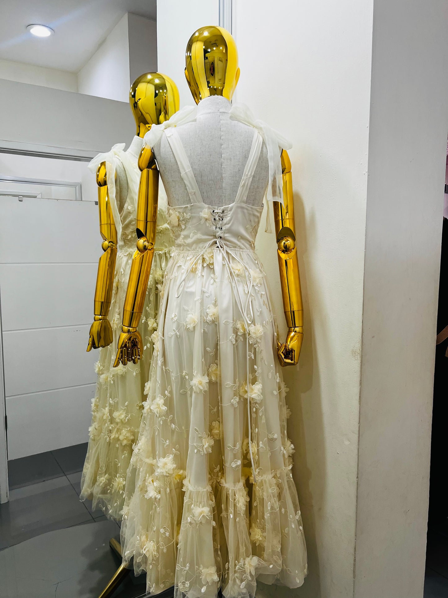 Vestido beige con flores