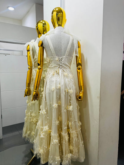 Vestido beige con flores