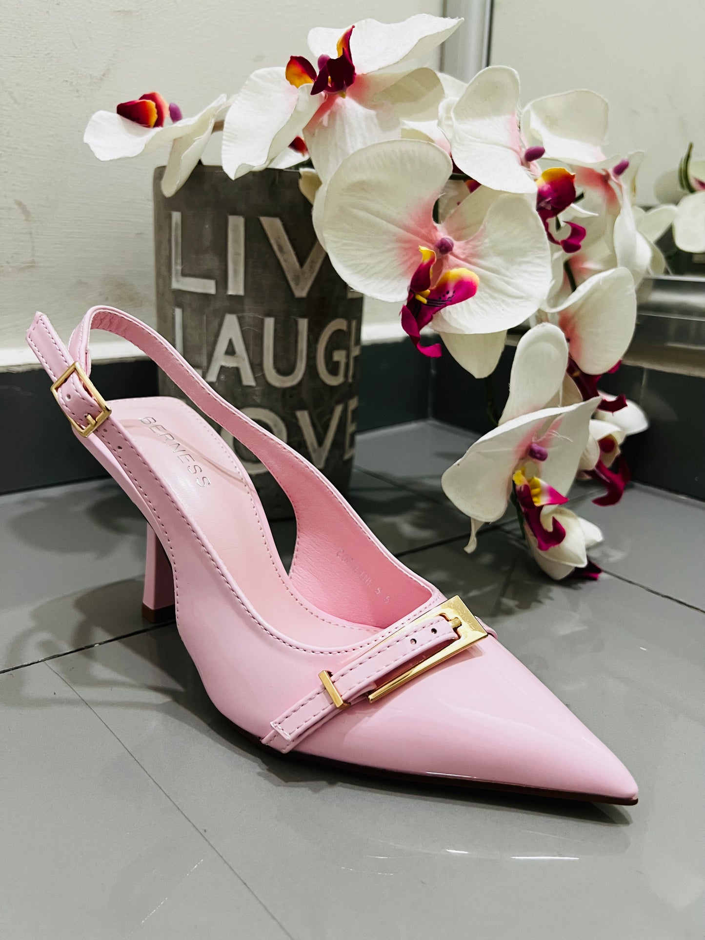 Zapatillas en punta broche dorado