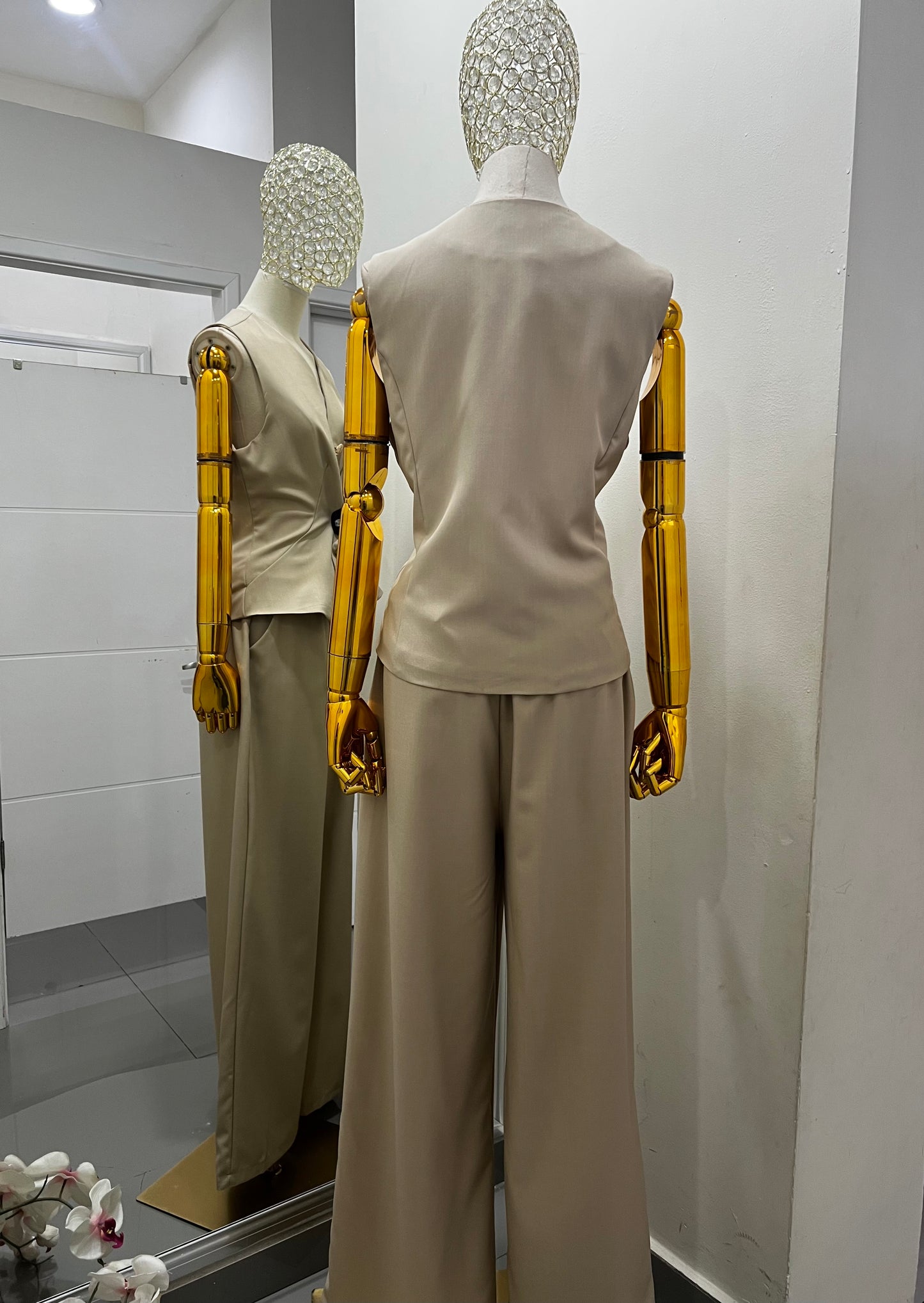 Conjunto beige tres piezas