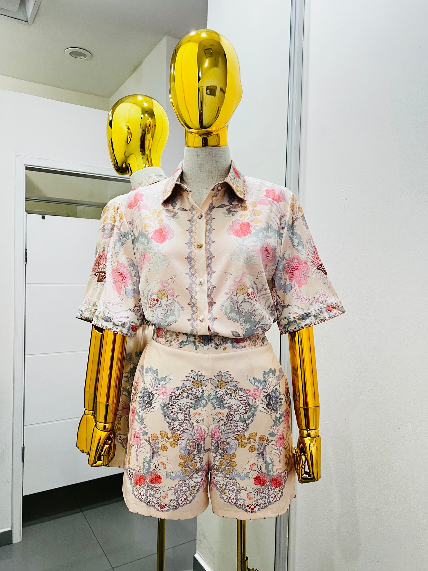Conjunto de shot y blusa estampado
