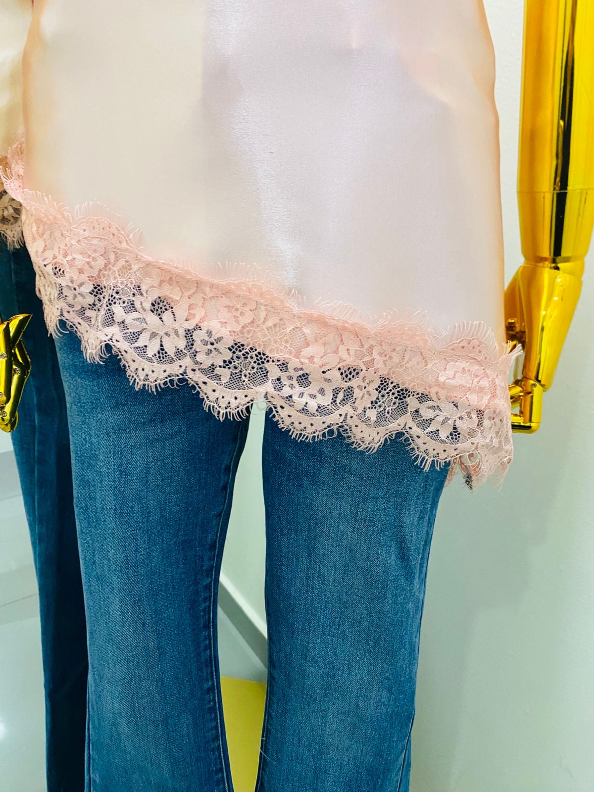Blusa unitalla de satín con encaje