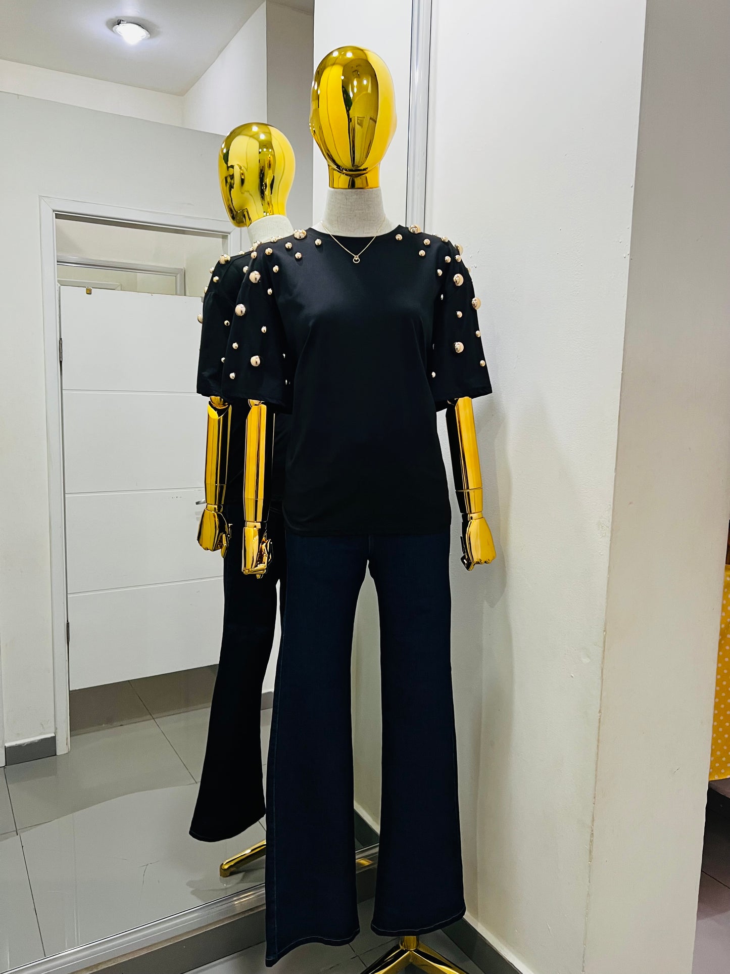 Blusa con perla dorada