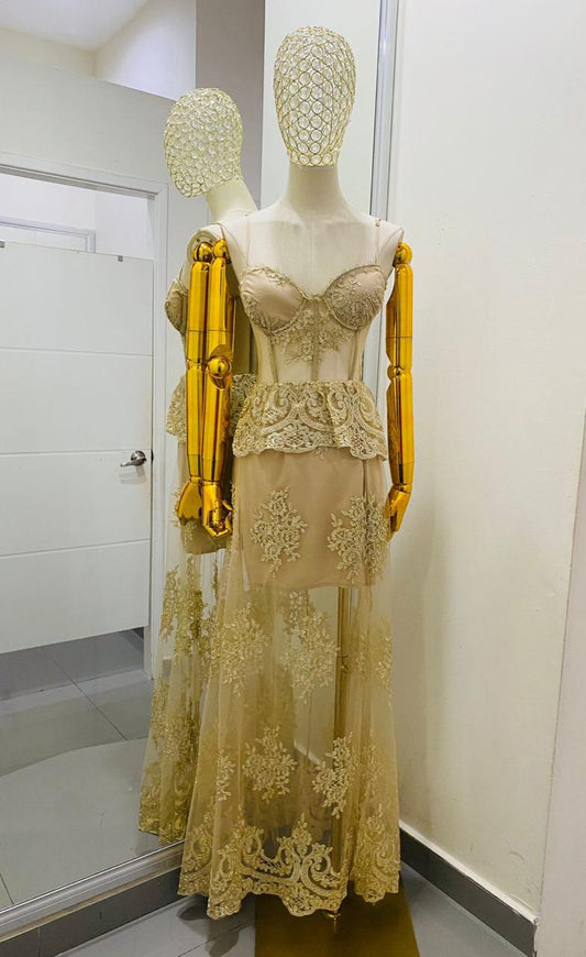 Vestido dama dorado