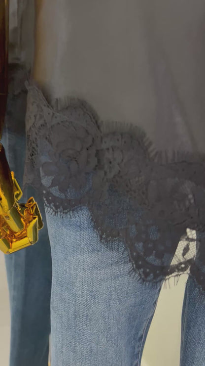 Blusa unitalla de satín con encaje