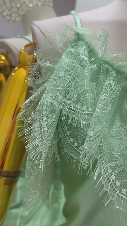 Blusa unitalla de satín con encaje